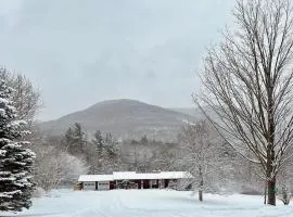 Charming home - views of Hunter Mountain slopes