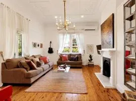 'The Devonshire' luxury cottage in central Scone