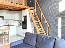 Stylish Apartment In The Centre -by HIK Apartments