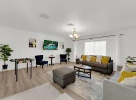 Luxury 4BR Vegas Retreat with Pool 10 Mins to Strip