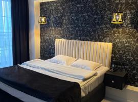 Lux Plaza Hotel EVN airport, hotel v destinaci Arbatʼ