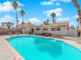 Luxury 4BR Vegas Retreat with Pool 10 Mins to Strip
