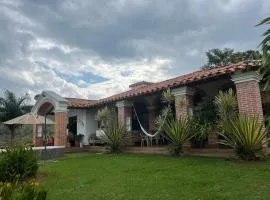 Casa colonial hermosa divisa a 1 45 h de Medellin