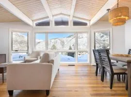 Shadow Mountain Unit 12, Spacious Ski-In, Ski-Out Townhouse with Great Views & Gas Fireplace