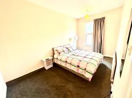 COZY Kingsize bedroom Shared House 3