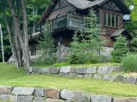 Lake views, spa, king bed, Golf Club amenities