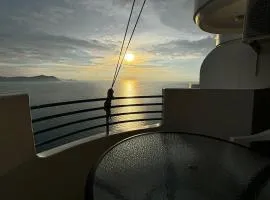 Comfy King Room with Private Beach and Ocean View