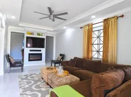Spacious, Modern, Getaway close to Beaches