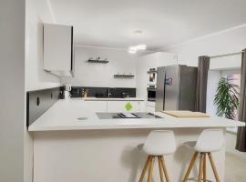 Modern 3 Bedroom Apartment near Useldange Castle, hotel v destinaci Useldange