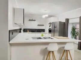 Modern 3 Bedroom Apartment near Useldange Castle