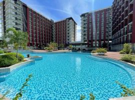 Resort Condo with Balcony in Lapu-lapu, hotel i Lapu Lapu City