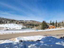 Cozy Retreat with Scenic Views- Prestige Vacations, resort de esqui em Brian Head