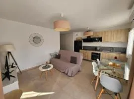Appartement moderne à Lucciana avec terrasse ensoleillée.