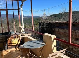 Joli logement proche du Mont Lozère, Hotel in La Vernarède