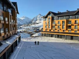 GOODauri Cosy Appartment, hotel v destinaci Kʼumlistsʼikhe