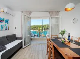 Seafront Stone Home With King Beds, Garden And Balcony