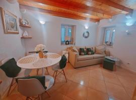 Komolac में Small hause with free public parking, गोल्फ़ होटल