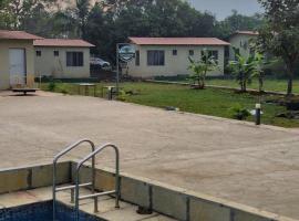 Teak Resort Karjat, hotel v destinaci Karjat