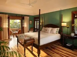 Amanoka Exclusive Villa with Private Beach & Gazebo