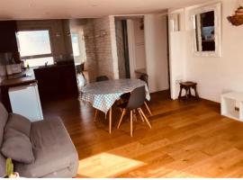 Studio lumineux avec mezzanine, ξενοδοχείο σε Lagord