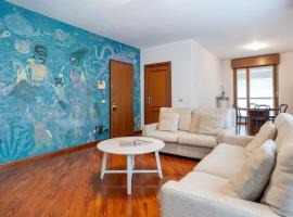 Spacious bright apartment near city center and Como lake with air conditioning
