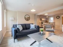 Central 2nd Floor Stylish 2-Bed Apartment