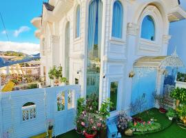 Biệt Thự cao cấp Lâu Đài Nhỏ Đà Lạt - Little Castle Da Lat Villa、Ấp Ða Thiênのホテル