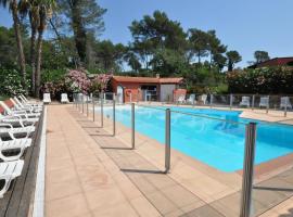 Appt Studio avec Balcon Parking privé, Piscine, proche Golf St Donat, hotel v destinaci Mouans-Sartoux