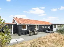 3 Bedroom Beach Front Home In Grenaa