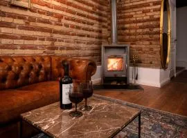 Le Petit Rouge Central Studio