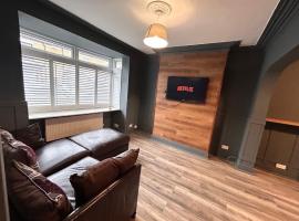 Beautiful 4 bedroom property with 5G WI-FI and smart tv, hotel v destinaci Hull