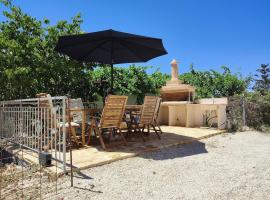 Restored traditional stone House-Magazi, hotelli kohteessa Sirílion