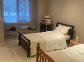Toronto downtown Woodbine beaches private cozy room