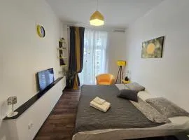 S2 Sunshine apartment Balcony