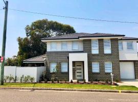 Family Getaway With LARGE Parent Retreat!, hotel v destinaci Shellharbour