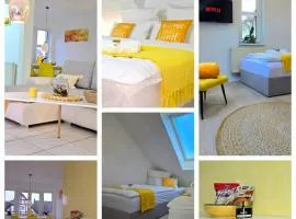 HAPPY HOMES YELLOW - Up to 8 - Küche - W-LAN - Netflix - Honig - Badewanne