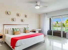 Luxury Ocean view condo in Mareazul Beach front - Almajuma House