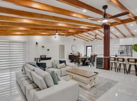 Luxe Haven Near Aventura, Hotel in Ives Estates