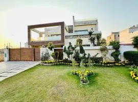 Haven Lodge - 3BR Luxury Home in AWT Lahore