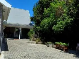 Spacious 5BR House near Davies Pool