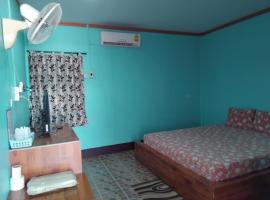 Saran Resort room6, hotel i Buri Ram