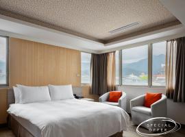 West Hotel, hotel v destinaci Puli
