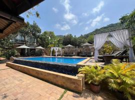 Neang Aun Kep, hotel con pileta en Kep