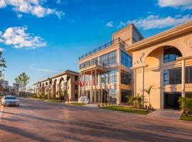 Gold Phuc Resort inside Longvien Golf, golfhotel in Vientiane