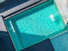 Aqua Pool Villa by VINYX, hotel in Ban Huai Yai