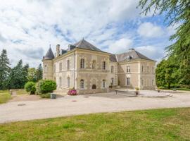 Superbe Château du 19eme en Touraine 15 p, hotel v destinaci Saint-Patrice