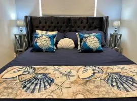 Blue Icon Apartment at Mambo Beach