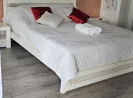 REVE BLEU Studios APPARTEMENTS VUE MER et suite AVEC BAIGNOIRE, Hotel in Les Anses-dʼArlets