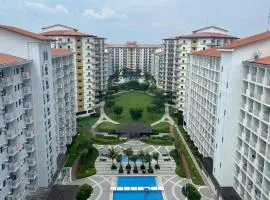 2BR Family suite with Balcony with WiFi and Netflix, behind SM Sucat
