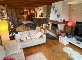 Superbe Chalet au calme, jardin et parking près de Paris, hotel in Fontenay-sous-Bois